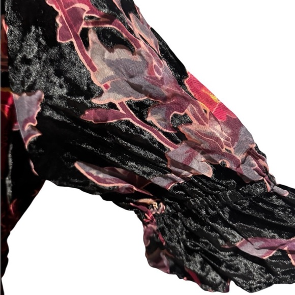 Hutch Elegant Black and Pink Floral
Maxi Floral Wrap Dress - Picture 9 of 12